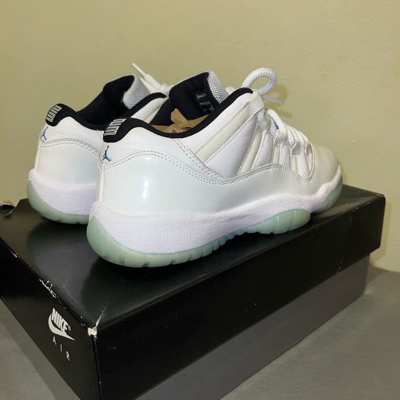 Jordan 11 Low - Picture 6 of 12